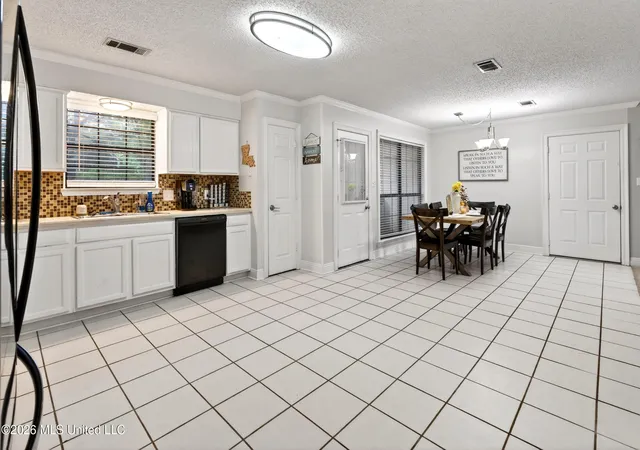 Photo 4 of Single family home for sale at 100 Berryhill Dr, Carriere, MS 39426 | MLS# 4151782 | Listing updated on 2026-09-17