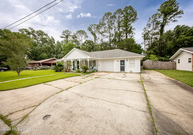 Photo 4 of Single family home for sale at 1 40th Street, Gulfport, MS 39507 | MLS# 4151986 | Listing updated on 2026-09-12
