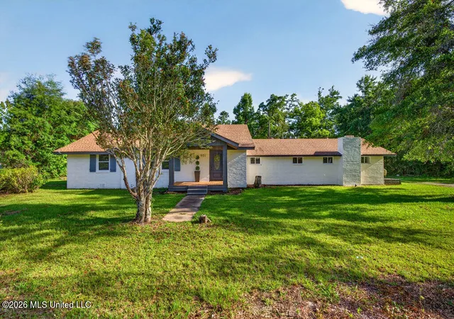 Homes for sale in Gautier, MS | 901 De La Pointe Dr, Gautier, MS 39553 | MLS# 4151861