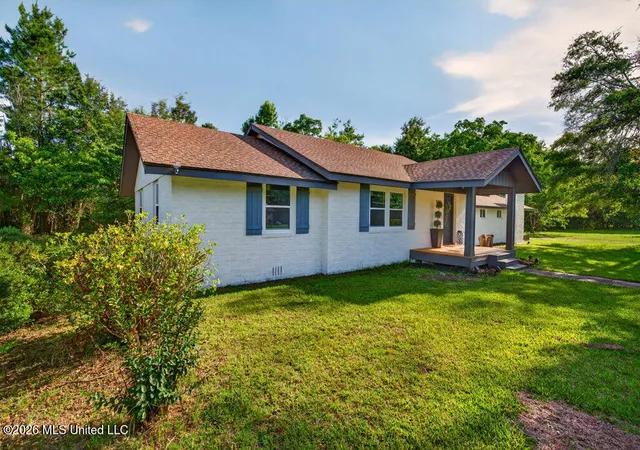 Homes for sale in Gautier, MS | 901 De La Pointe Dr, Gautier, MS 39553 | MLS# 4151861