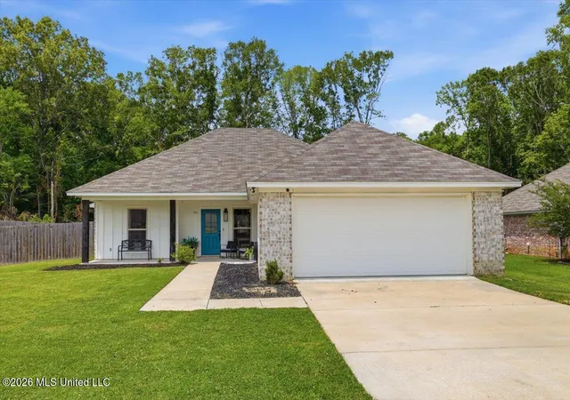 Homes for sale in Florence, MS | 733 Lexington Dr, Florence, MS 39073 | MLS# 4151879