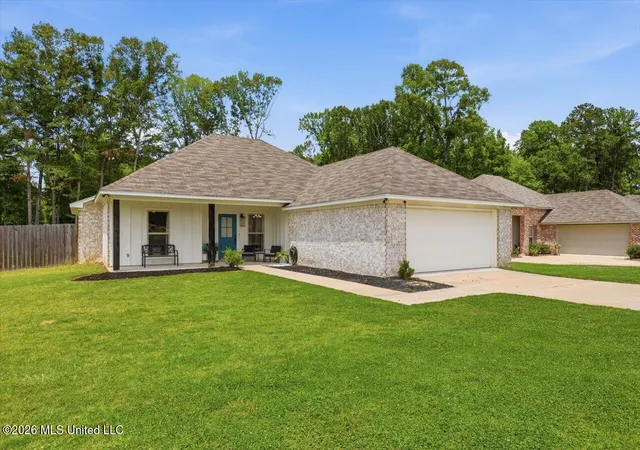 Homes for sale in Florence, MS | 733 Lexington Dr, Florence, MS 39073 | MLS# 4151879