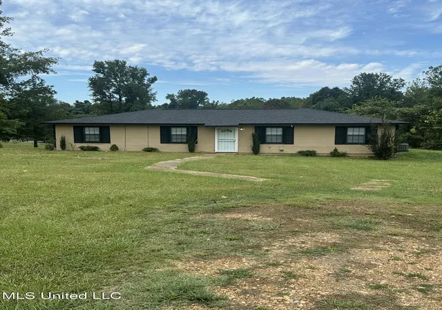 Homes for sale in Batesville, MS | 103 Sherwood Dr, Batesville, MS 38606 | MLS# 4151885