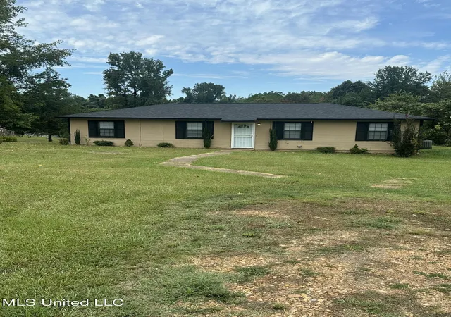 Homes for sale in Batesville, MS | 103 Sherwood Dr, Batesville, MS 38606 | MLS# 4151885
