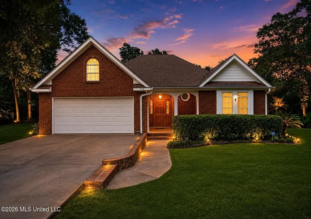 Photo 1 of Single family home for sale at 376 Lakeview Blvd, Biloxi, MS 39531 | MLS# 4151906 | Listing updated on 2026-09-02
