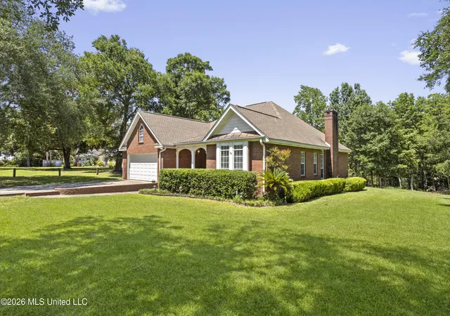 Photo 3 of Single family home for sale at 376 Lakeview Blvd, Biloxi, MS 39531 | MLS# 4151906 | Listing updated on 2026-09-02
