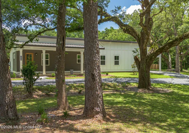 Homes for sale in Pass Christian, MS | 7510 Mahoney Dr, Pass Christian, MS 39571 | MLS# 4152568
