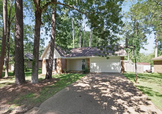 Homes for sale in Brandon, MS | 151 Plum Tree Rd, Brandon, MS 39047 | MLS# 4152290