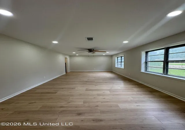 Photo 3 of Sale Pending at 1523 Dorgan St, Jackson, MS 39204 | MLS# 4152349 | Listing updated on 2026-09-18