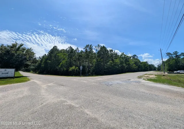 Homes for sale in Diamondhead, MS | 2332 Airport Dr, Diamondhead, MS 39525 | MLS# 4152201