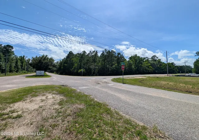 Homes for sale in Diamondhead, MS | 2332 Airport Dr, Diamondhead, MS 39525 | MLS# 4152201