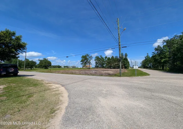 Homes for sale in Diamondhead, MS | 2332 Airport Dr, Diamondhead, MS 39525 | MLS# 4152201
