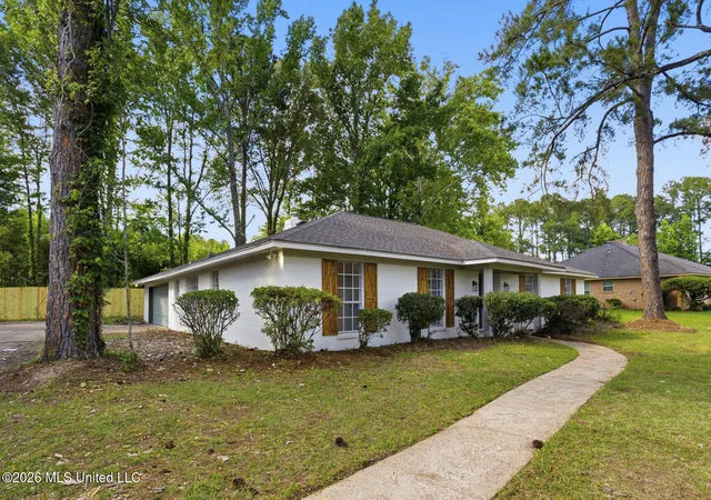 Photo 3 of Sale Pending at 860 Rutherford Dr, Jackson, MS 39206 | MLS# 4152599 | Listing updated on 2026-08-28