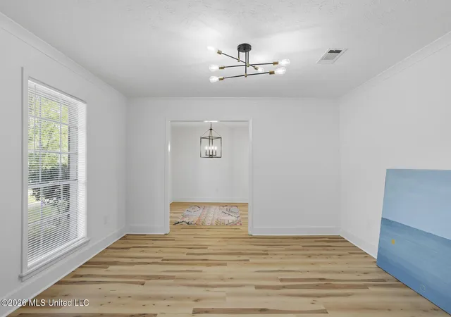 Photo 4 of Sale Pending at 860 Rutherford Dr, Jackson, MS 39206 | MLS# 4152599 | Listing updated on 2026-08-28