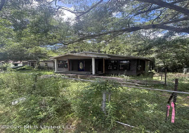 Homes for sale in Magee, MS | 610 Nw 9Th Ave, Magee, MS 39111 | MLS# 4152191