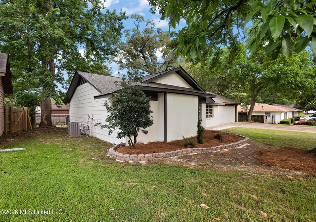 Photo 2 of Single family home for sale at 40 Woodbridge Rd, Brandon, MS 39042 | MLS# 4152216 | Listing updated on 2026-07-31
