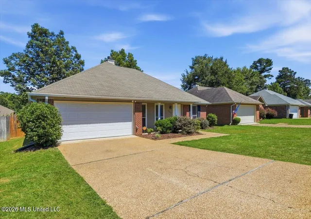 Homes for sale in Brandon, MS | 203 Edgewater Branch Dr, Brandon, MS 39042 | MLS# 4152251
