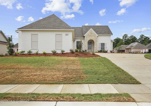 Photo 1 of Single family home for sale at 201 Benners Ln, Madison, MS 39110 | MLS# 4152276 | Listing updated on 2026-06-20