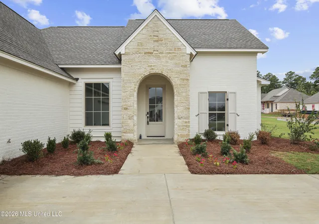 Photo 2 of Single family home for sale at 201 Benners Ln, Madison, MS 39110 | MLS# 4152276 | Listing updated on 2026-06-20