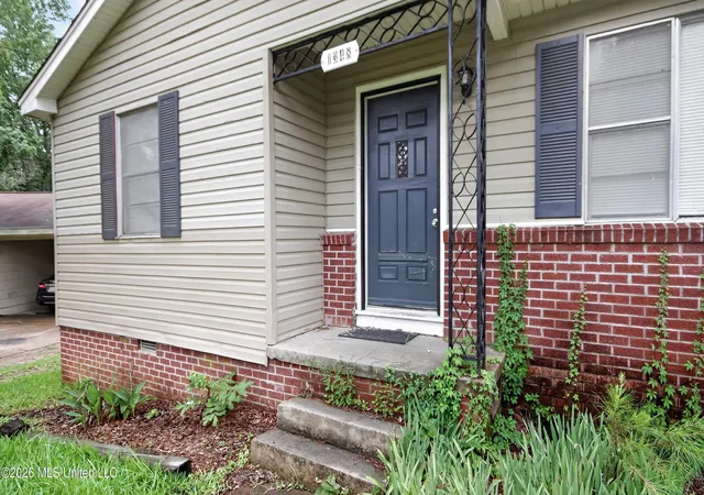 Photo 2 of Sale Pending at 1348 Marydale Dr, Jackson, MS 39212 | MLS# 4154004 | Listing updated on 2026-09-08