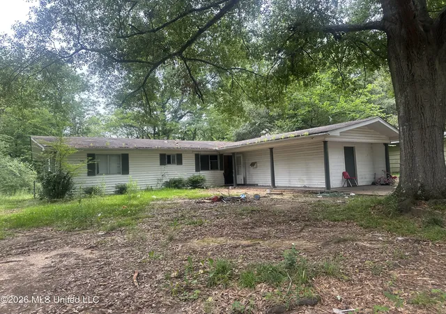 Photo 1 of Single family home for sale at 3025 Meadow Forest Dr, Jackson, MS 39212 | MLS# 4152325 | Listing updated on 2026-06-11