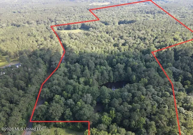 Photo 2 of Sale Pending at 416 Summers Ln, Brookhaven, MS 39601 | MLS# 4152372 | Listing updated on 2026-09-25
