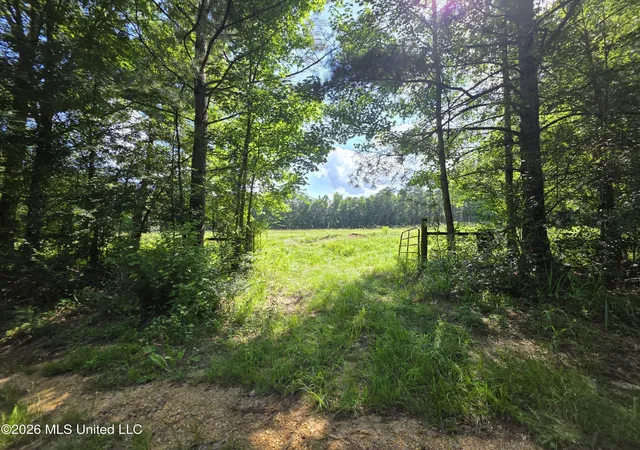 Photo 3 of Sale Pending at 416 Summers Ln, Brookhaven, MS 39601 | MLS# 4152372 | Listing updated on 2026-09-25