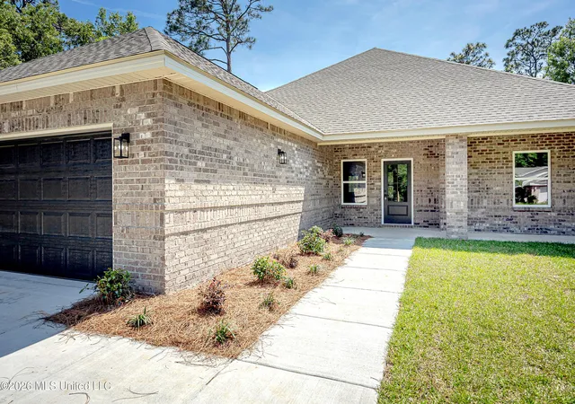 Homes for sale in Ocean Springs, MS | 533 Oak St, Ocean Springs, MS 39564 | MLS# 4152570