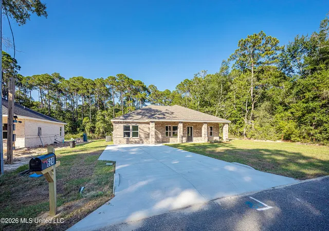 Homes for sale in Ocean Springs, MS | 624 Oak St, Ocean Springs, MS 39564 | MLS# 4152571