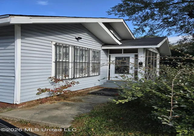 Photo 3 of Sale Pending at 322 S Westview St, Jackson, MS 39202 | MLS# 4152391 | Listing updated on 2026-07-09