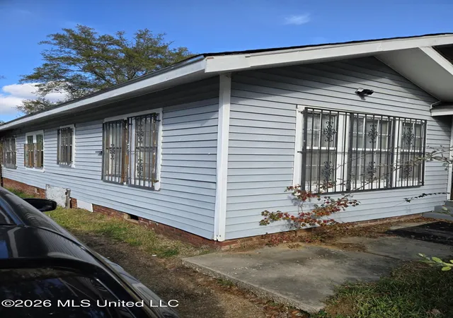 Photo 3 of Sale Pending at 322 S Westview St, Jackson, MS 39202 | MLS# 4152391 | Listing updated on 2026-07-09