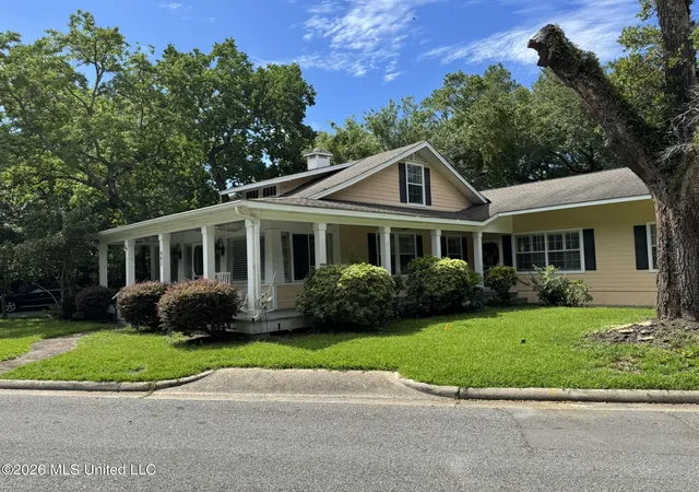 2nd image of 903 Columbus Dr, Pascagoula, MS 39567 | MLS# 4152385