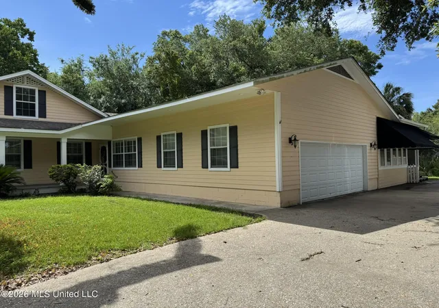 Photo 3 of Single family home for sale at 903 Columbus Dr, Pascagoula, MS 39567 | MLS# 4152385 | Listing updated on 2026-06-11