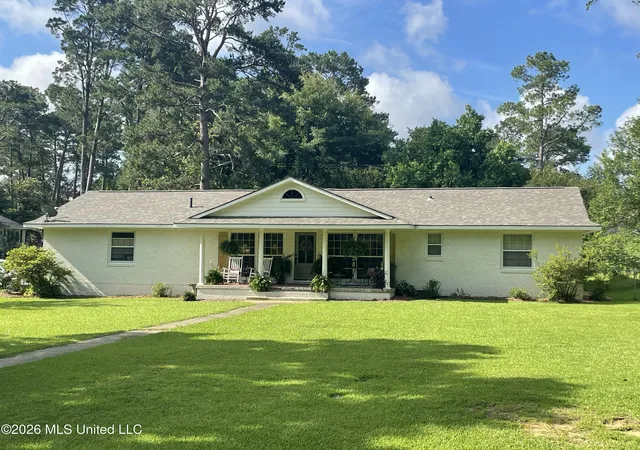 Homes for sale in Brookhaven, MS | 401 Pine Hill Dr, Brookhaven, MS 39601 | MLS# 4152660