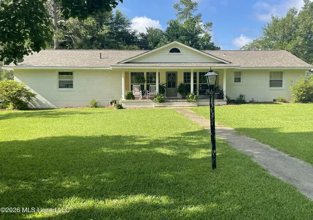 Homes for sale in Brookhaven, MS | 401 Pine Hill Dr, Brookhaven, MS 39601 | MLS# 4152660