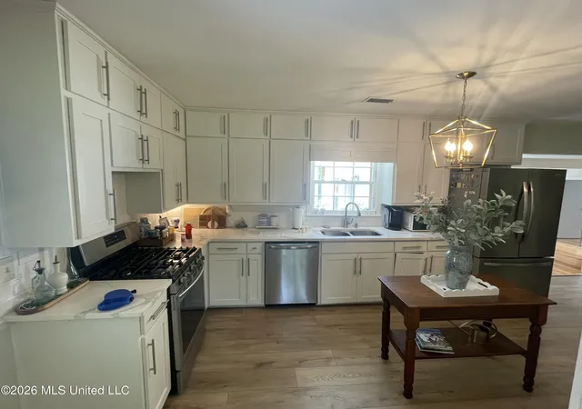 Homes for sale in Brookhaven, MS | 401 Pine Hill Dr, Brookhaven, MS 39601 | MLS# 4152660