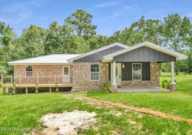 Homes for sale in Carriere, MS | 125 7th Ave, Carriere, MS 39426 | MLS# 4152465