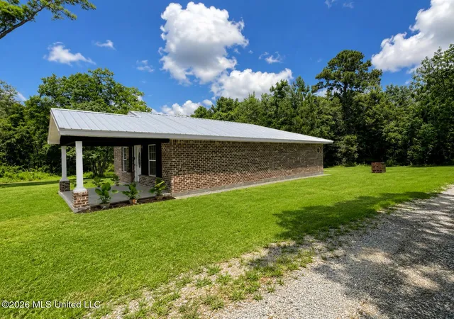 Homes for sale in Carriere, MS | 125 7Th Ave, Carriere, MS 39426 | MLS# 4152465