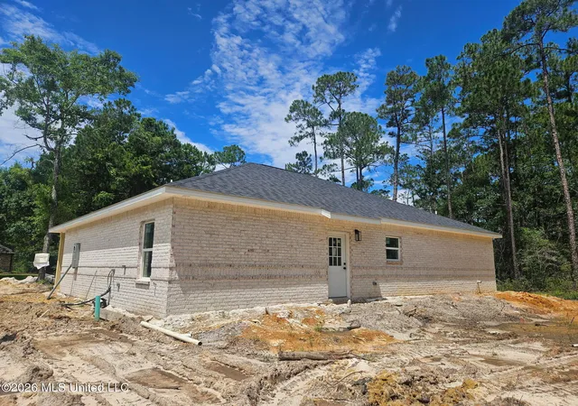 Homes for sale in Ocean Springs, MS | 628 Oak St, Ocean Springs, MS 39564 | MLS# 4152723