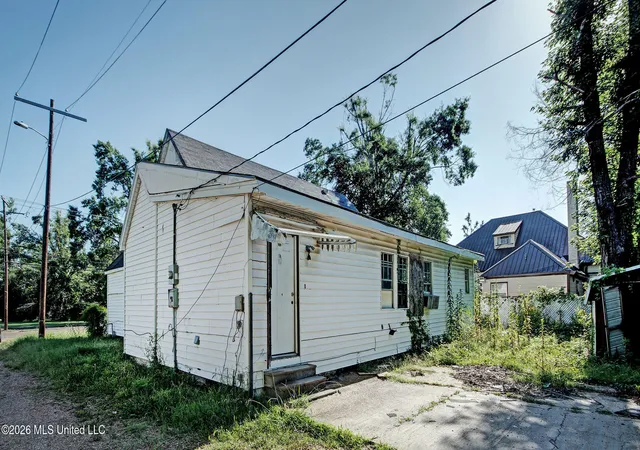 Homes for sale in Belzoni, MS | 504 E 1st St, Belzoni, MS 39038 | MLS# 4152624