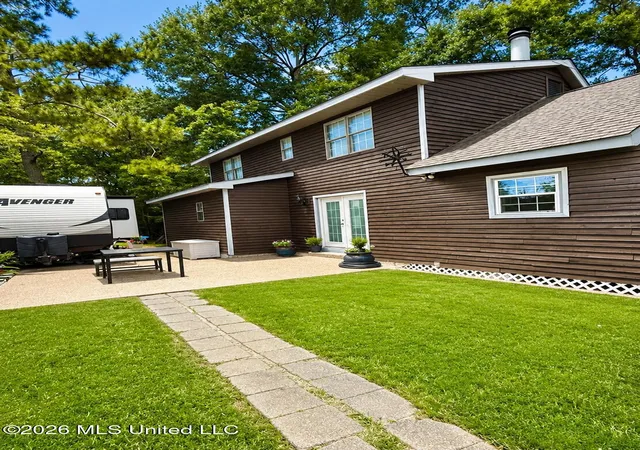 Photo 2 of Single family home for sale at 203 Edgewood Dr, Carriere, MS 39426 | MLS# 4152584 | Listing updated on 2026-08-27