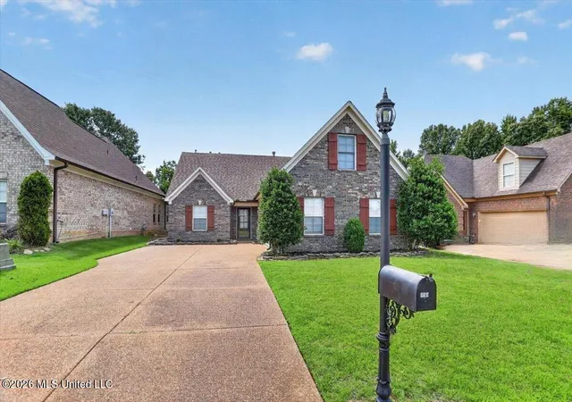 Homes for sale in Hernando, MS | 859 W Fairway Pointe Cvs, Hernando, MS 38632 | MLS# 4153083