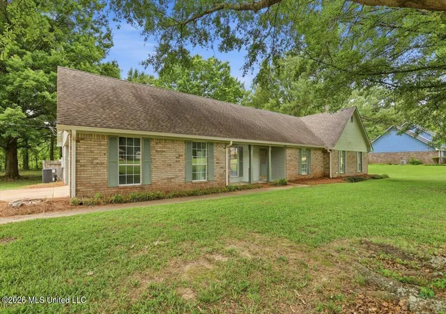 Photo 3 of Sale Pending at 119 Falcon Ridge Dr, Raymond, MS 39154 | MLS# 4152636 | Listing updated on 2026-09-18