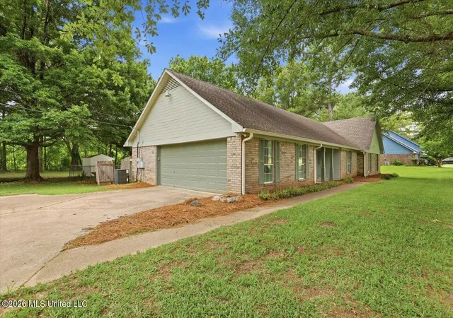 Photo 4 of Sale Pending at 119 Falcon Ridge Dr, Raymond, MS 39154 | MLS# 4152636 | Listing updated on 2026-09-18