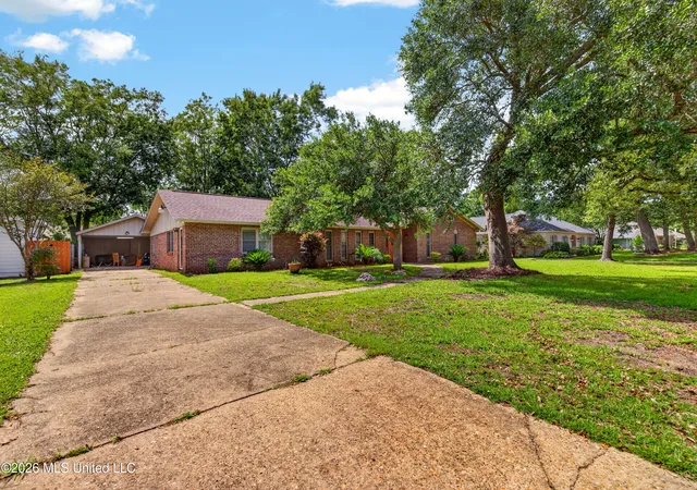 Photo 3 of Sale Pending at 43 Greenbriar Dr, Gulfport, MS 39507 | MLS# 4152654 | Listing updated on 2026-09-18