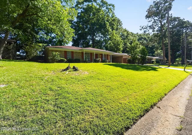 Homes for sale in Clinton, MS | 405 Crestview Dr, Clinton, MS 39056 | MLS# 4153014