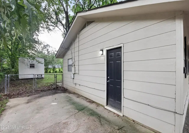 Photo 3 of Sale Pending at 350 Queen Margaret Ln, Jackson, MS 39209 | MLS# 4154040 | Listing updated on 2026-09-11
