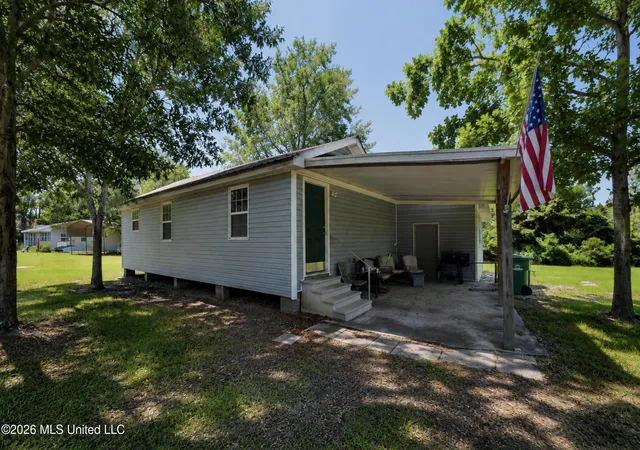Homes for sale in Waveland, MS | 202 Pine St, Waveland, MS 39576 | MLS# 4152663