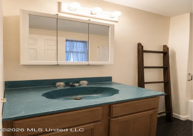Homes for sale in Waveland, MS | 202 Pine St, Waveland, MS 39576 | MLS# 4152663