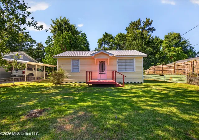 Homes for sale in Waveland, MS | 427 Wainwright St, Waveland, MS 39576 | MLS# 4152786